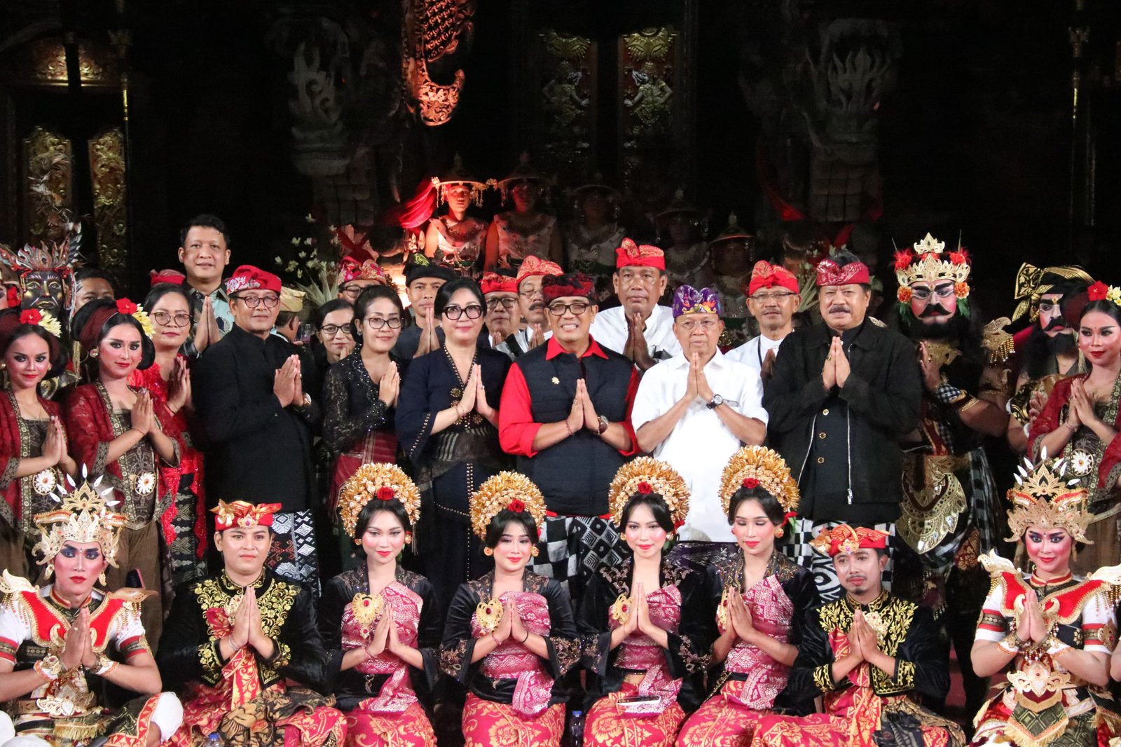 Bupati Sanjaya dan Istri Hadir Dukung Duta Kabupaten Tabanan di PKB 2025